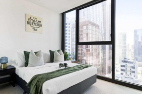 Stylish 2BR Apartment with Panoramic City Views